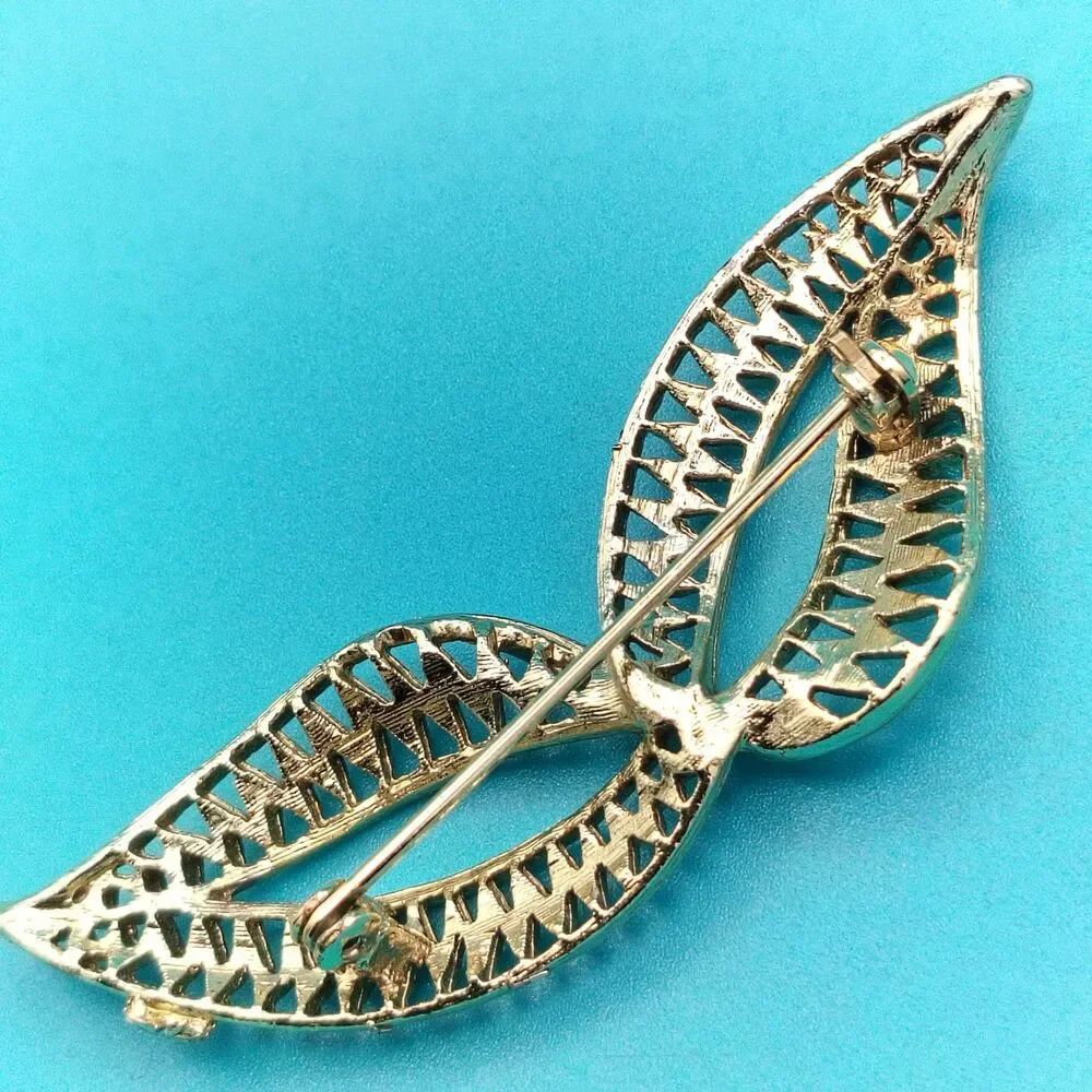 Vintage Gold Tone Filigree Leaf Scroll Brooch Pin Mid Century Modern Style